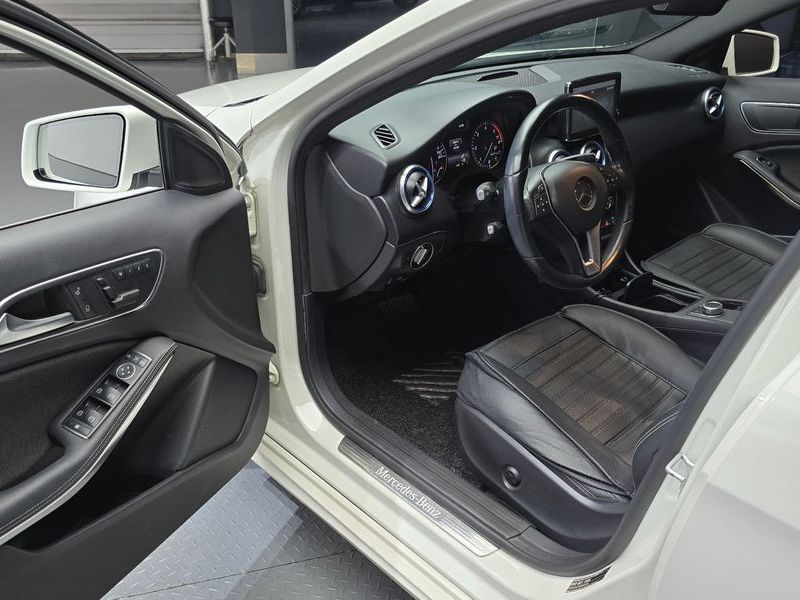 2015 Mercedes-Benz A-Class A180 CDI Style photo 11
