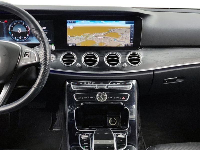 2017 Mercedes-Benz E-Class E300 Avantgarde photo 14