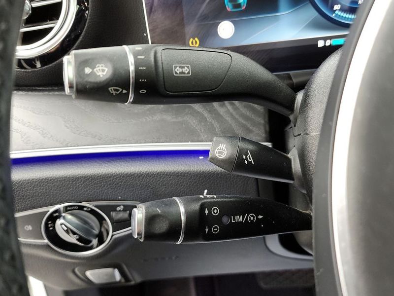 2017 Mercedes-Benz E-Class E300 Avantgarde photo 16