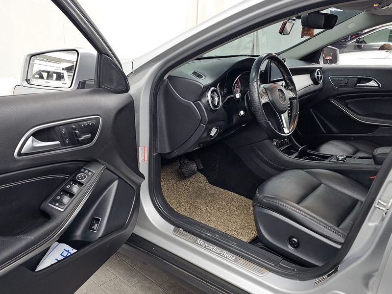 2015 Mercedes-Benz A-Class GLA200 CDI photo 9