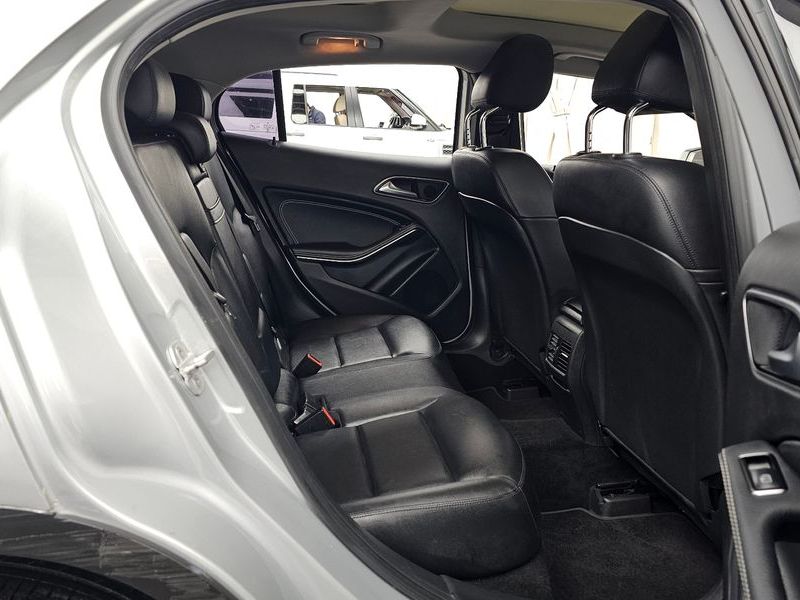 2015 Mercedes-Benz A-Class GLA200 CDI photo 11