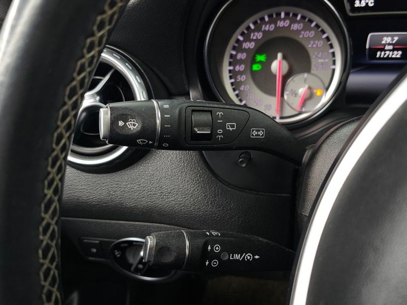 2015 Mercedes-Benz A-Class GLA200 CDI photo 16