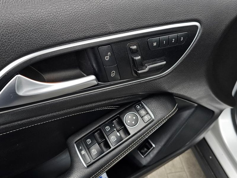 2015 Mercedes-Benz A-Class GLA200 CDI photo 17