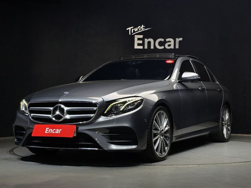 2017 Mercedes-Benz E-Class E300 4MATIC AMG Line photo 1