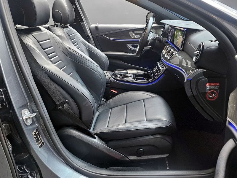 2017 Mercedes-Benz E-Class E300 4MATIC AMG Line photo 11