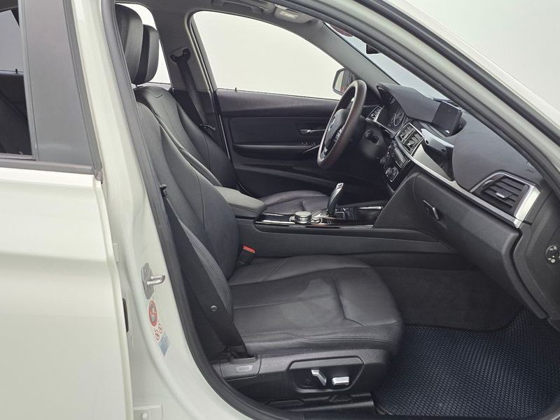 2016 BMW 3 Series 320d photo 11