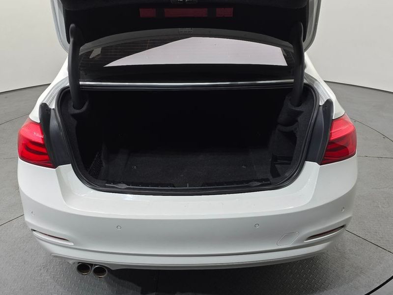 2016 BMW 3 Series 320d photo 20
