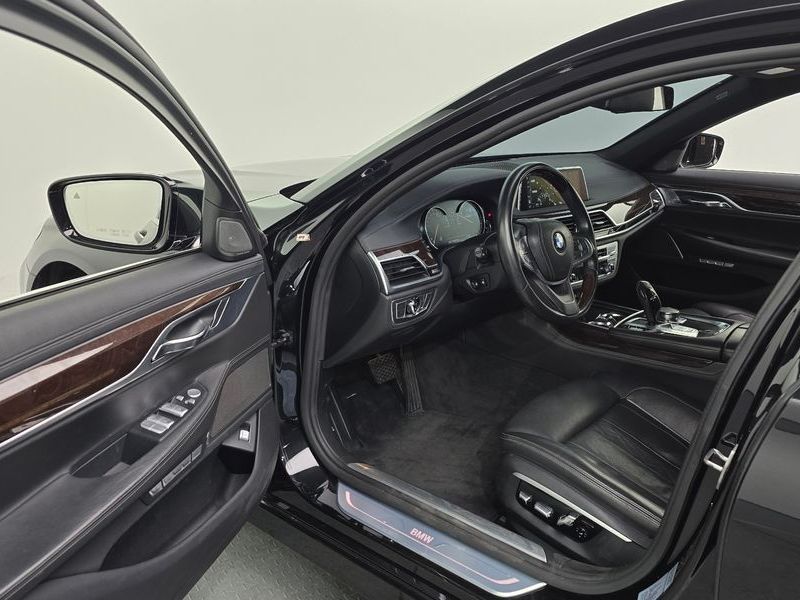 2016 BMW 7 Series 730Ld xDrive photo 10