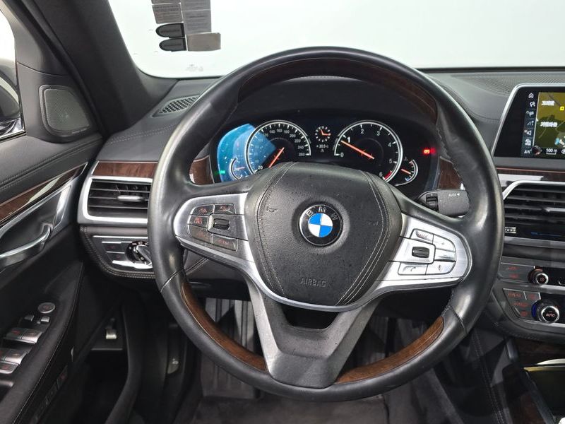 2016 BMW 7 Series 730Ld xDrive photo 13
