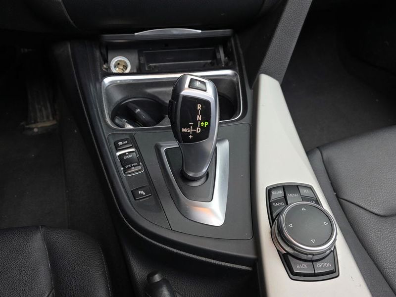2015 BMW 3 Series 320d ED Edition photo 9