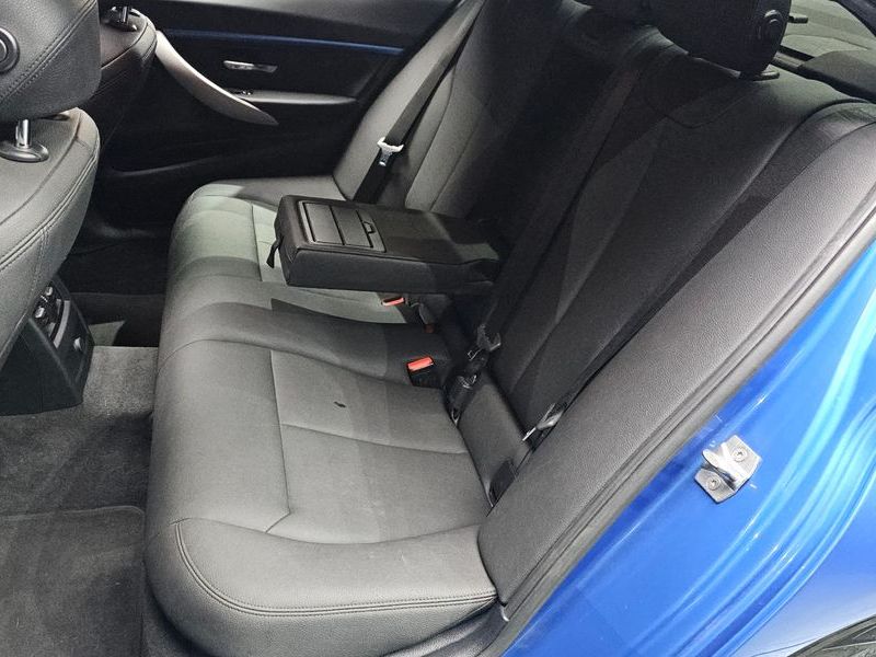 2017 BMW 3 Series 320i M Sport photo 11