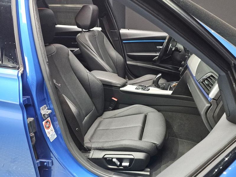 2017 BMW 3 Series 320i M Sport photo 12