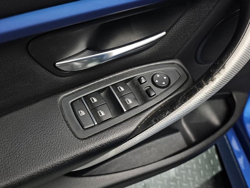 2017 BMW 3 Series 320i M Sport photo 17