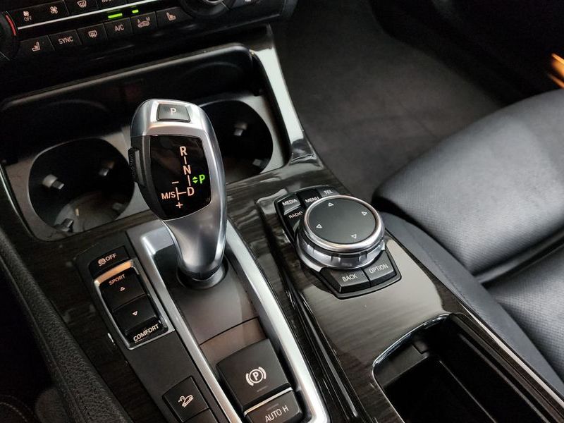 2016 BMW 5 Series 520d xDrive Luxury Plus photo 9