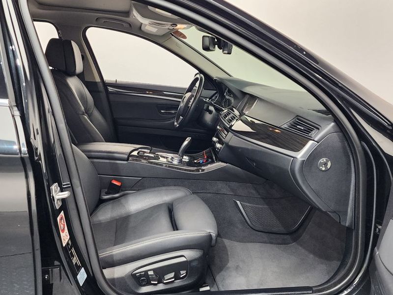 2016 BMW 5 Series 520d xDrive Luxury Plus photo 11