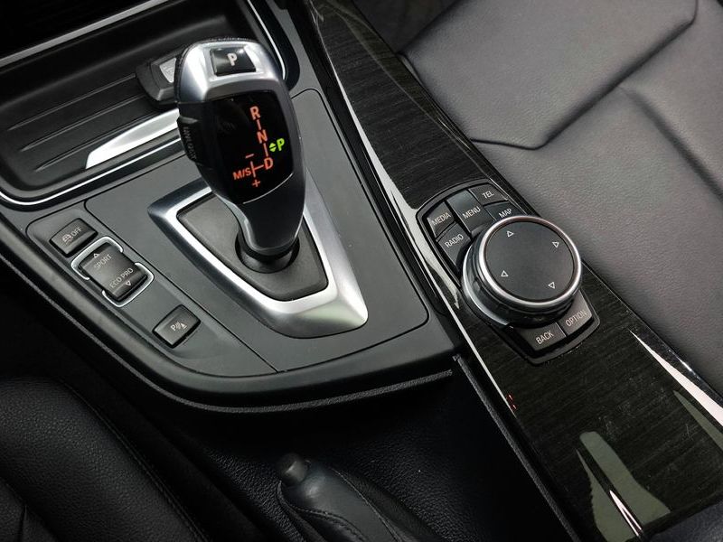 2015 BMW 3 Series 320d photo 9