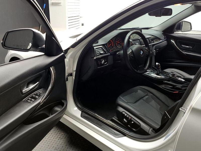 2015 BMW 3 Series 320d photo 10