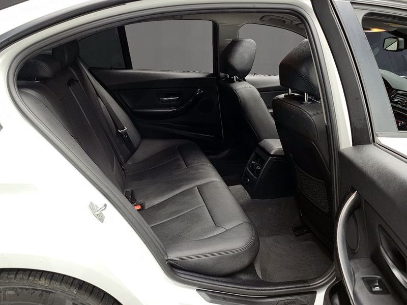 2015 BMW 3 Series 320d photo 11