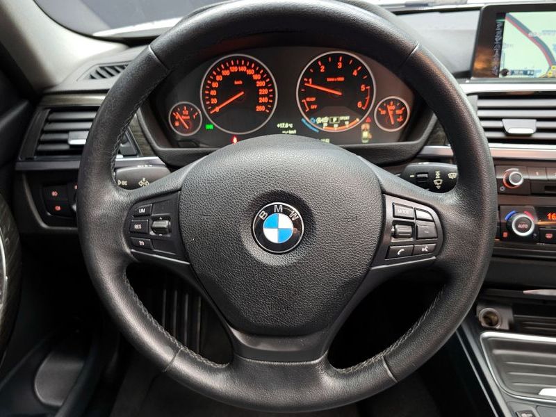 2015 BMW 3 Series 320d photo 12