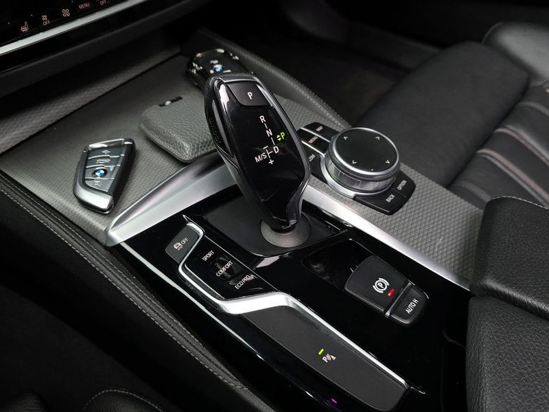2017 BMW 5 Series 530i M Sport Package photo 9