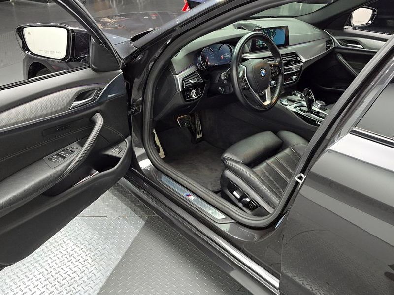 2017 BMW 5 Series 530i M Sport Package photo 10