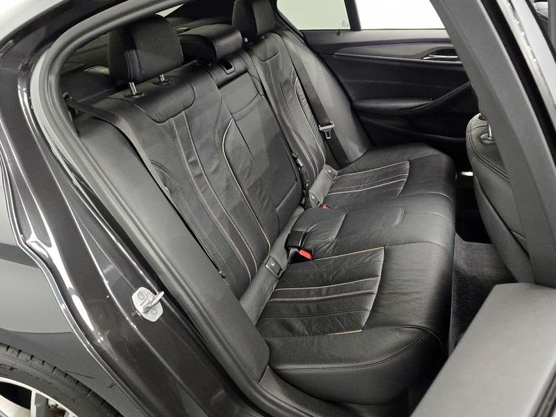 2017 BMW 5 Series 530i M Sport Package photo 12