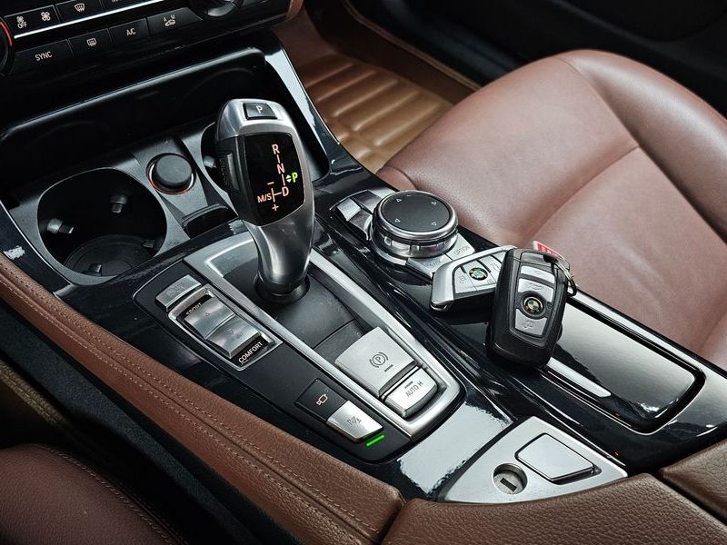 2016 BMW 5 Series 520d M Aero Dynamic photo 9