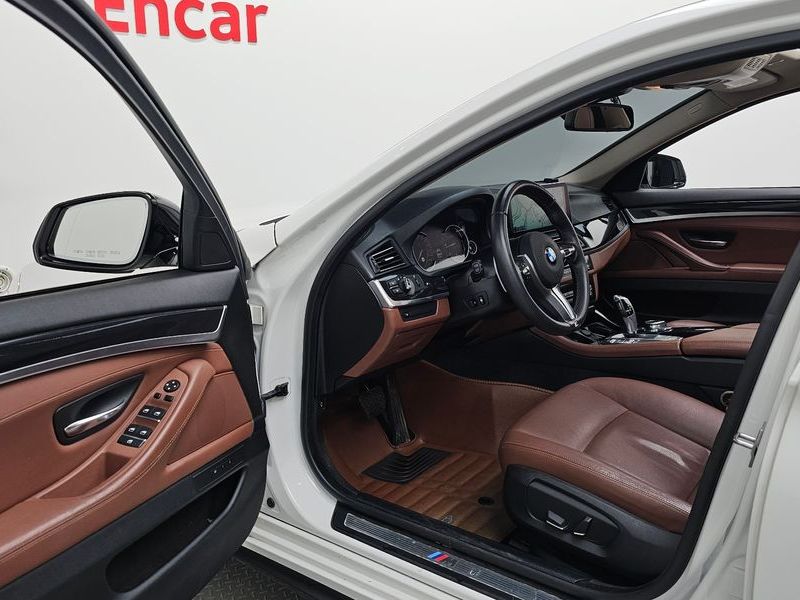 2016 BMW 5 Series 520d M Aero Dynamic photo 10