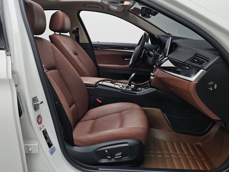 2016 BMW 5 Series 520d M Aero Dynamic photo 11