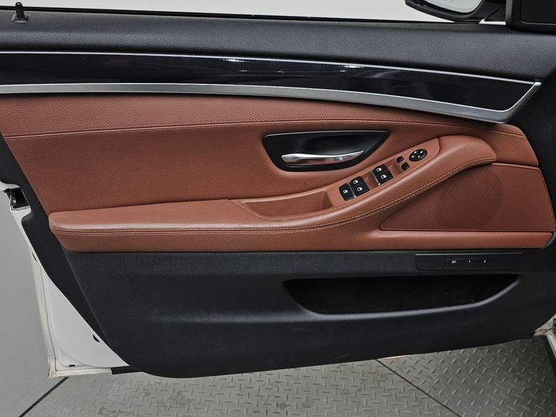 2016 BMW 5 Series 520d M Aero Dynamic photo 24