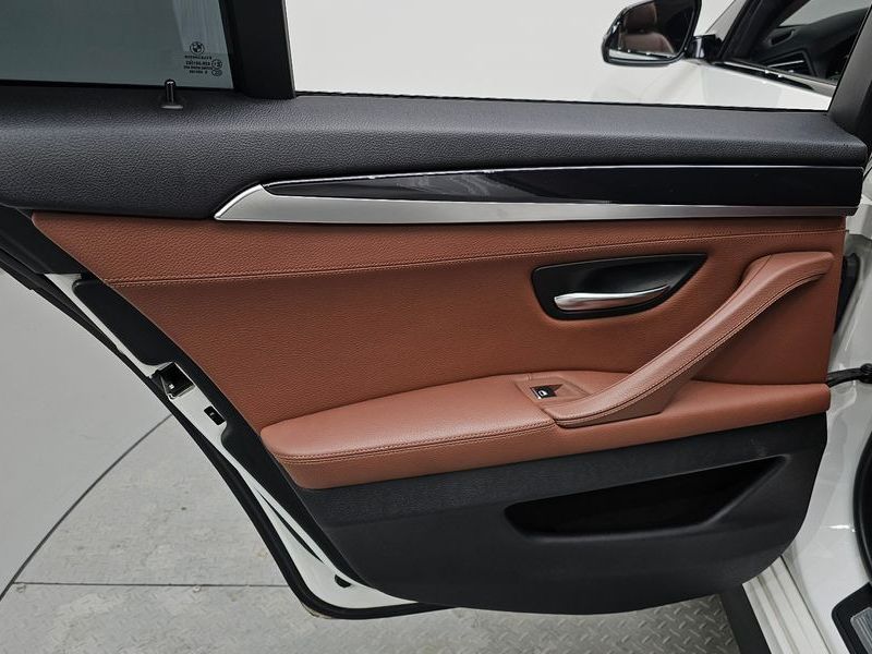 2016 BMW 5 Series 520d M Aero Dynamic photo 25