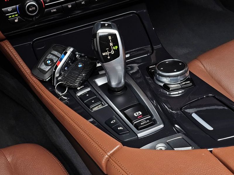 2016 BMW 5 Series 520d M Aero Dynamic photo 9