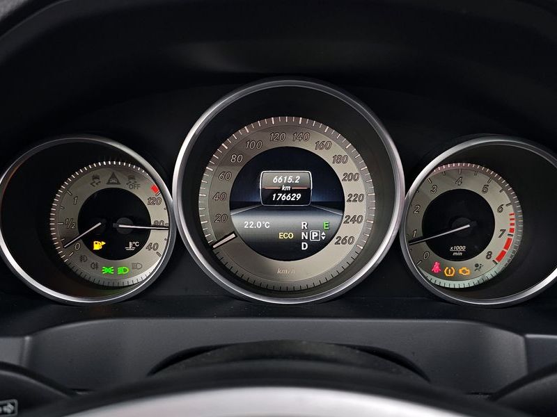 2016 Mercedes-Benz E-Class E200 Coupe photo 8