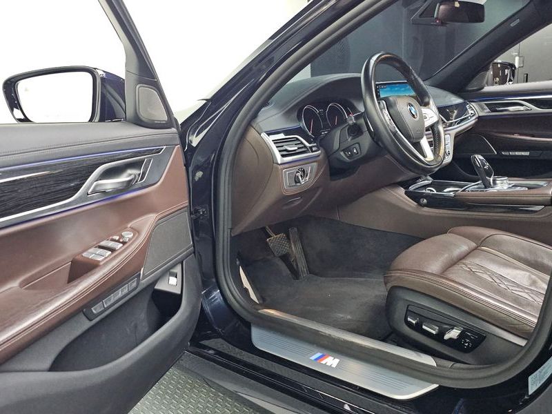2017 BMW 7 Series 740d xDrive M Sport photo 10
