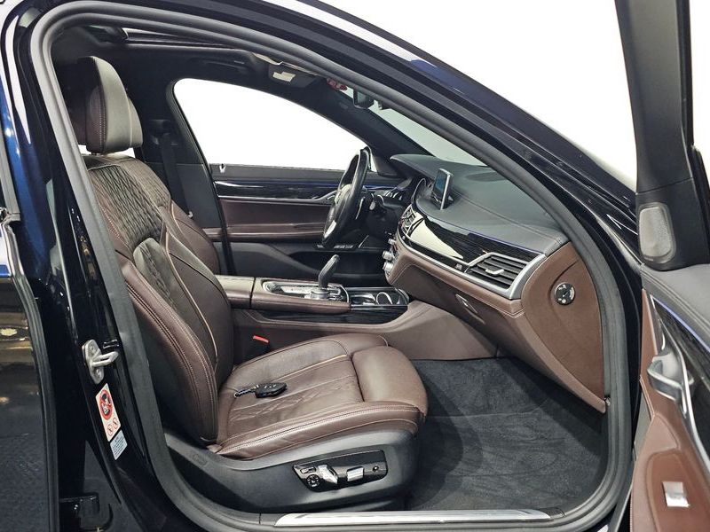 2017 BMW 7 Series 740d xDrive M Sport photo 11