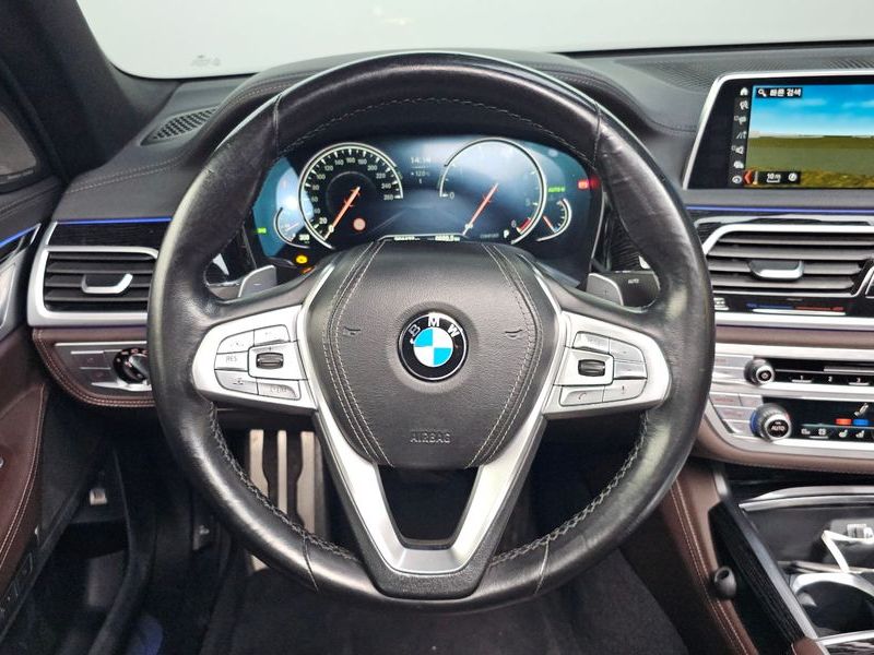 2017 BMW 7 Series 740d xDrive M Sport photo 13