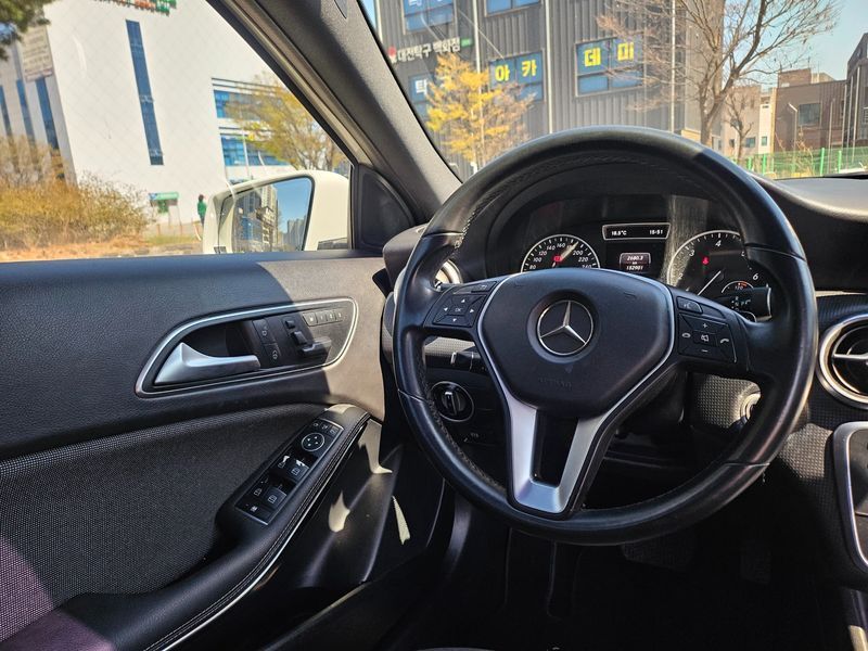2015 Mercedes-Benz A-Class A180 CDI Style photo 17