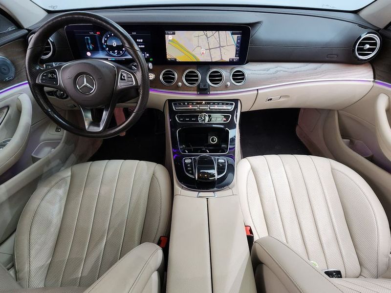 2017 Mercedes-Benz E-Class E300 4MATIC Exclusive photo 7