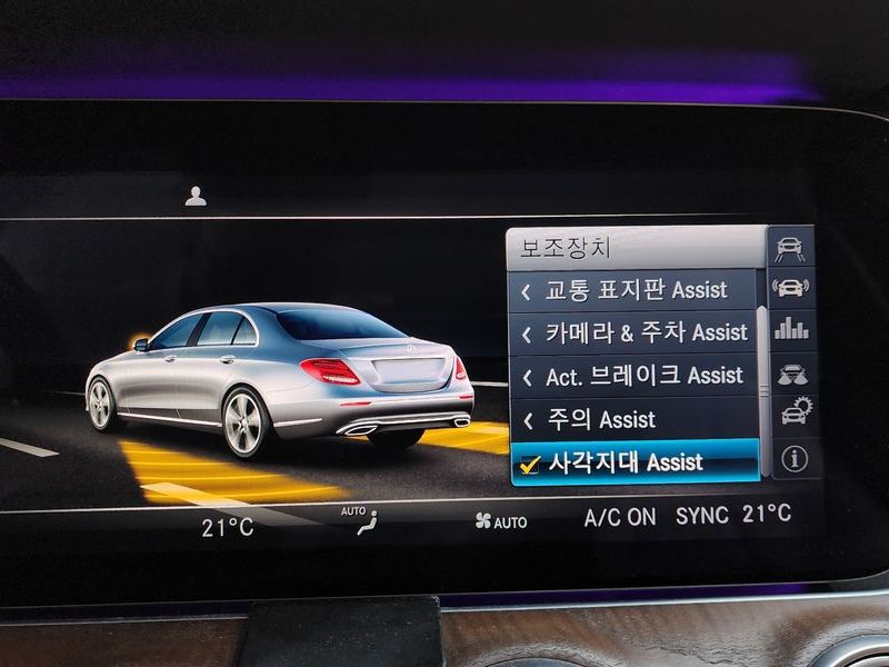 2017 Mercedes-Benz E-Class E300 4MATIC Exclusive photo 16