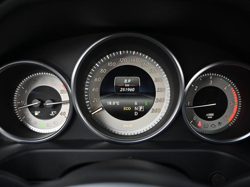 2015 Mercedes-Benz E-Class E220 Bluetec Avantgarde photo 8