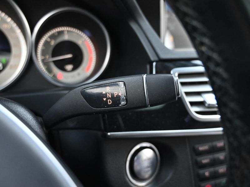 2015 Mercedes-Benz E-Class E220 Bluetec Avantgarde photo 9