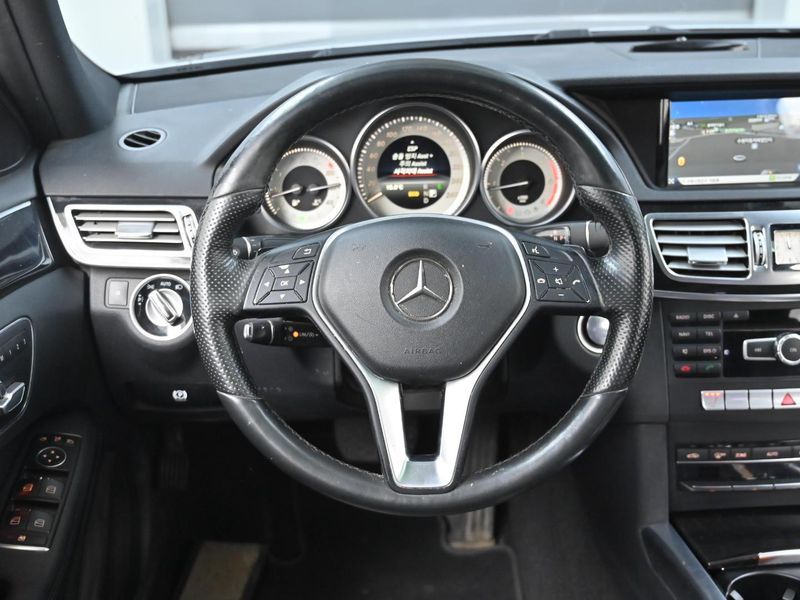 2015 Mercedes-Benz E-Class E220 Bluetec Avantgarde photo 13
