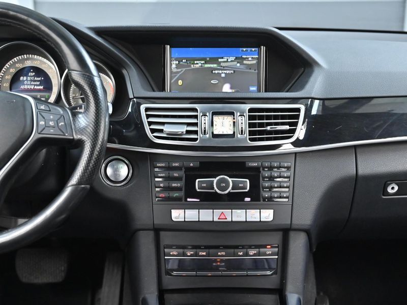 2015 Mercedes-Benz E-Class E220 Bluetec Avantgarde photo 14