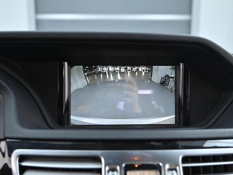 2015 Mercedes-Benz E-Class E220 Bluetec Avantgarde photo 15