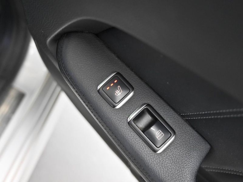 2015 Mercedes-Benz E-Class E220 Bluetec Avantgarde photo 16