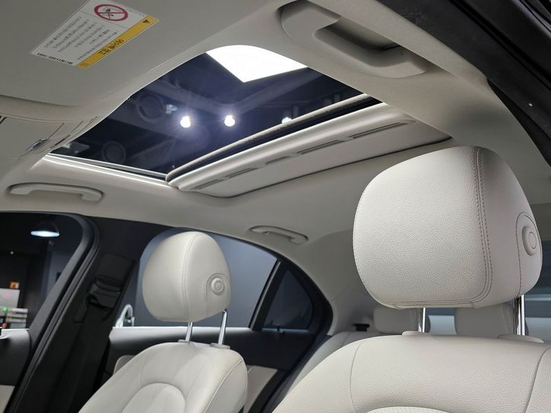 2017 Mercedes-Benz C-Class C200 Avantgarde photo 17