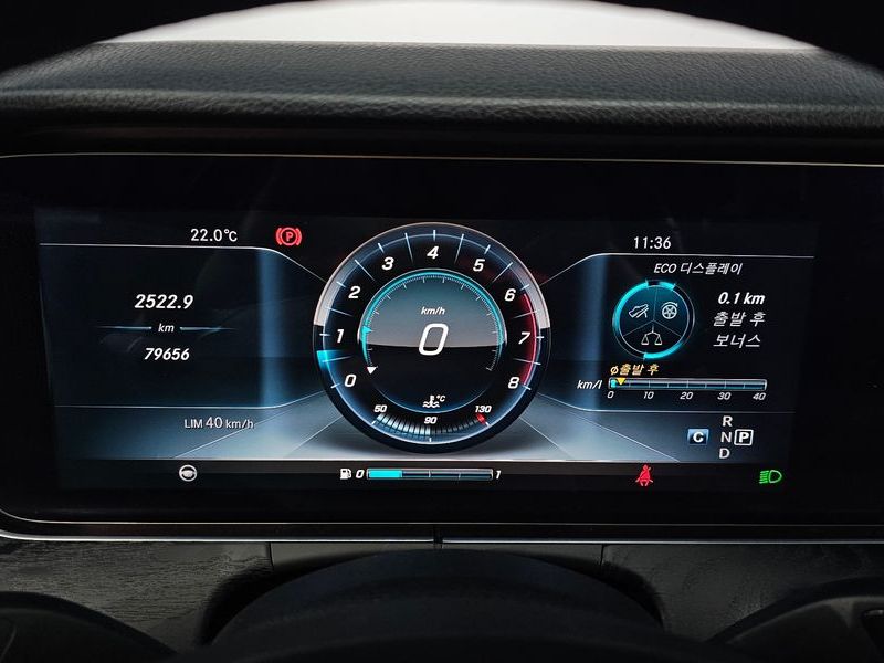 2017 Mercedes-Benz E-Class E300 4MATIC AV Intelligent Drive photo 8