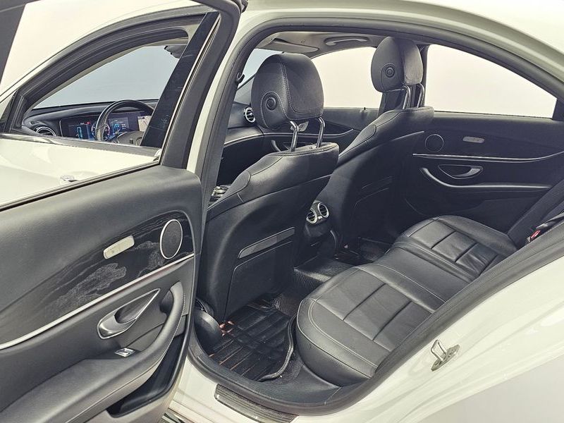 2017 Mercedes-Benz E-Class E300 4MATIC AV Intelligent Drive photo 11