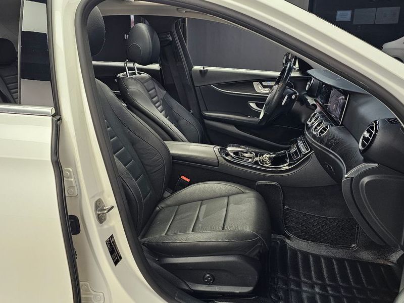 2017 Mercedes-Benz E-Class E300 4MATIC AV Intelligent Drive photo 12