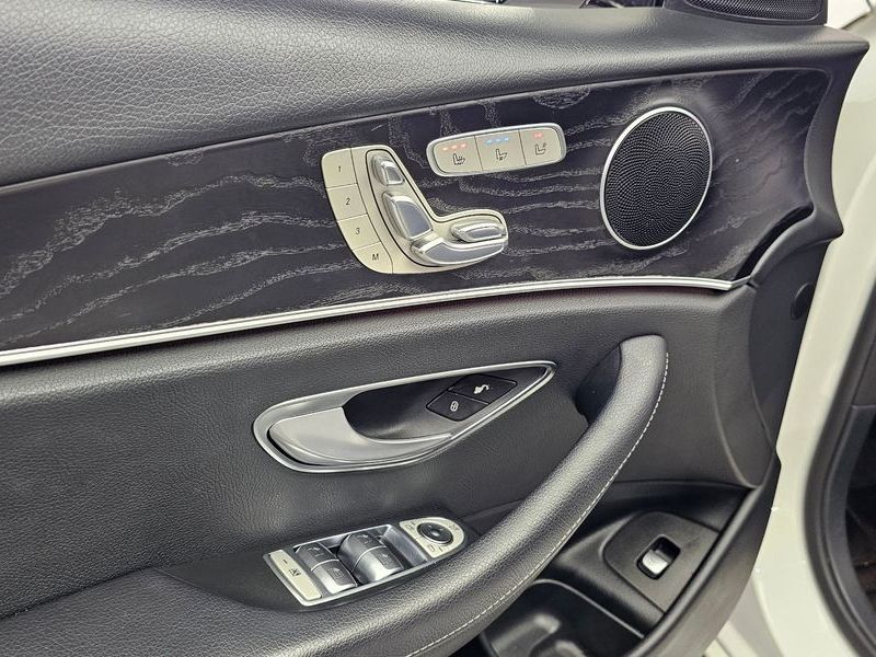 2017 Mercedes-Benz E-Class E300 4MATIC AV Intelligent Drive photo 13